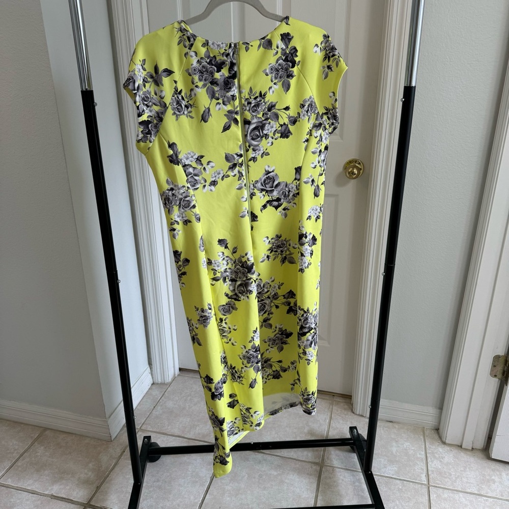 ECI Yellow and Gray Floral Midi Dress - Picture 2 of 4